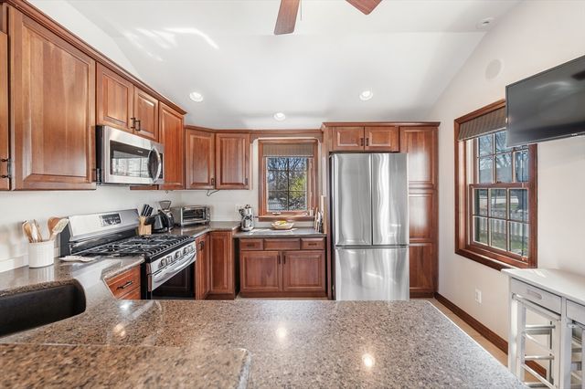 82 Dodge St 1, Beverly, MA 01915