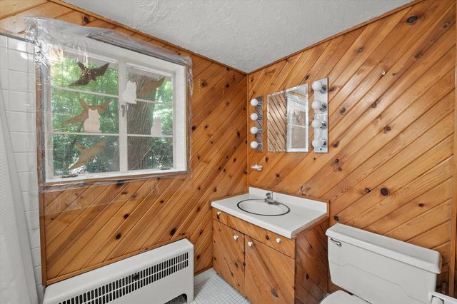 W349S4002 Waterville ROAD, Dousman, WI 53118
