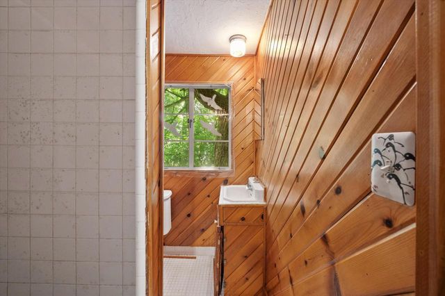 W349S4002 Waterville ROAD, Dousman, WI 53118