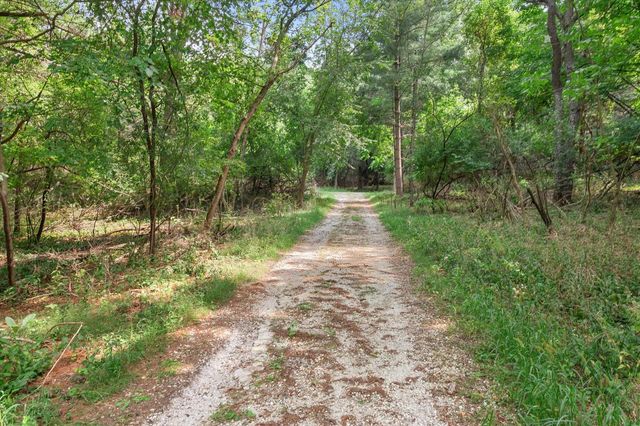 W349S4002 Waterville ROAD, Dousman, WI 53118