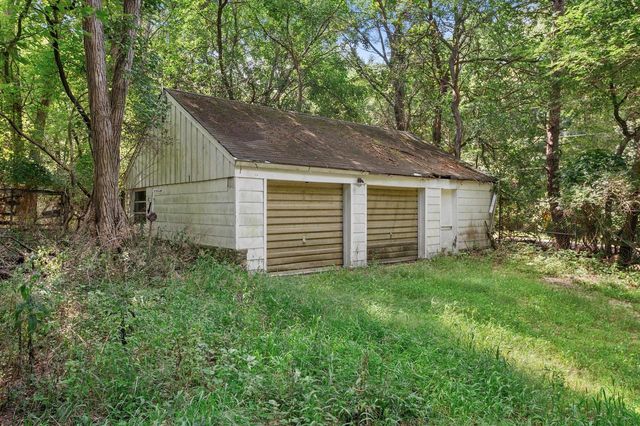 W349S4002 Waterville ROAD, Dousman, WI 53118