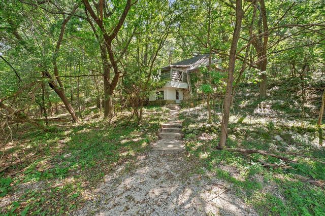 W349S4002 Waterville ROAD, Dousman, WI 53118