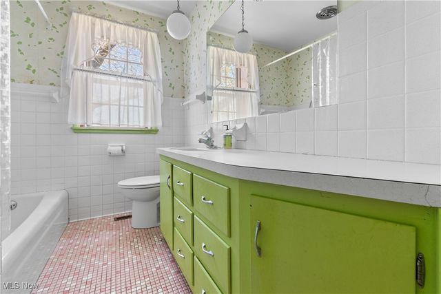 6779 Easton Street, Louisville, OH 44641