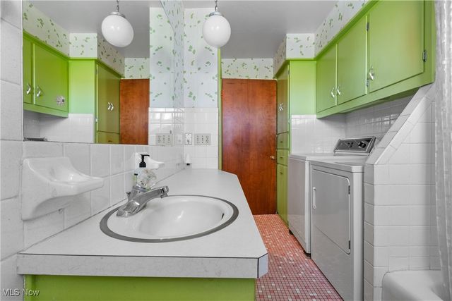 6779 Easton Street, Louisville, OH 44641