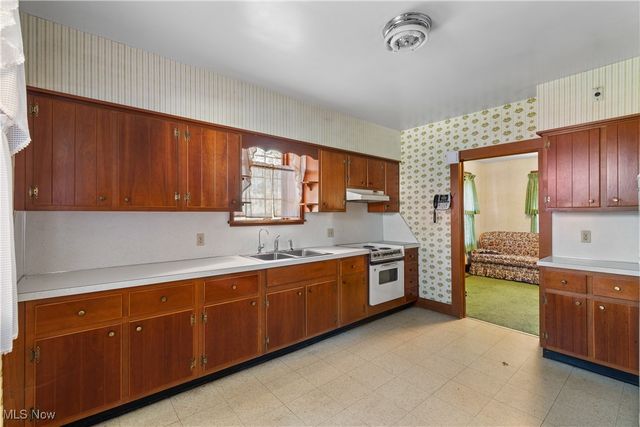 6779 Easton Street, Louisville, OH 44641