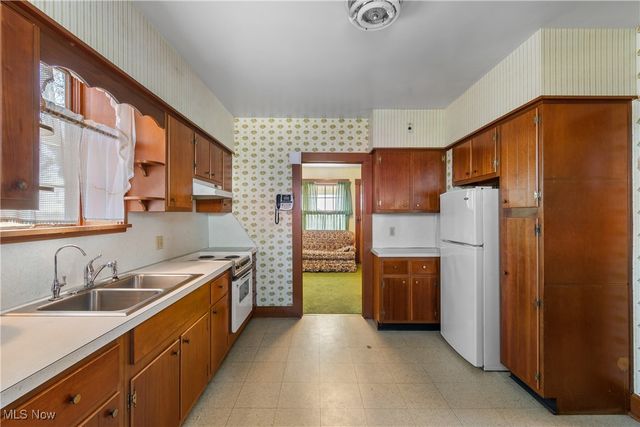 6779 Easton Street, Louisville, OH 44641