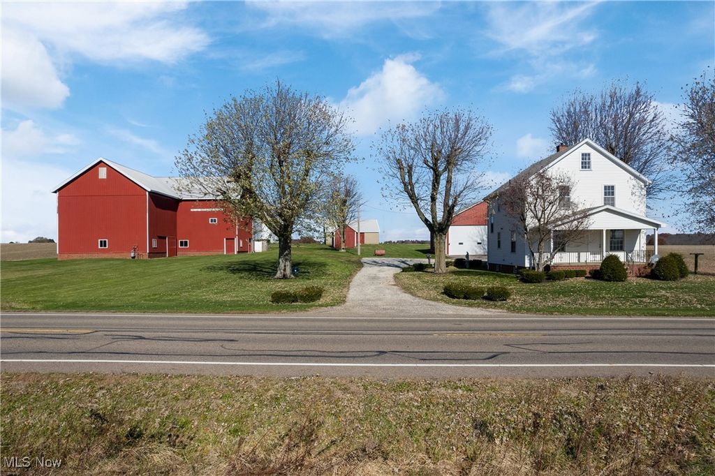 6779 Easton Street, Louisville, OH 44641