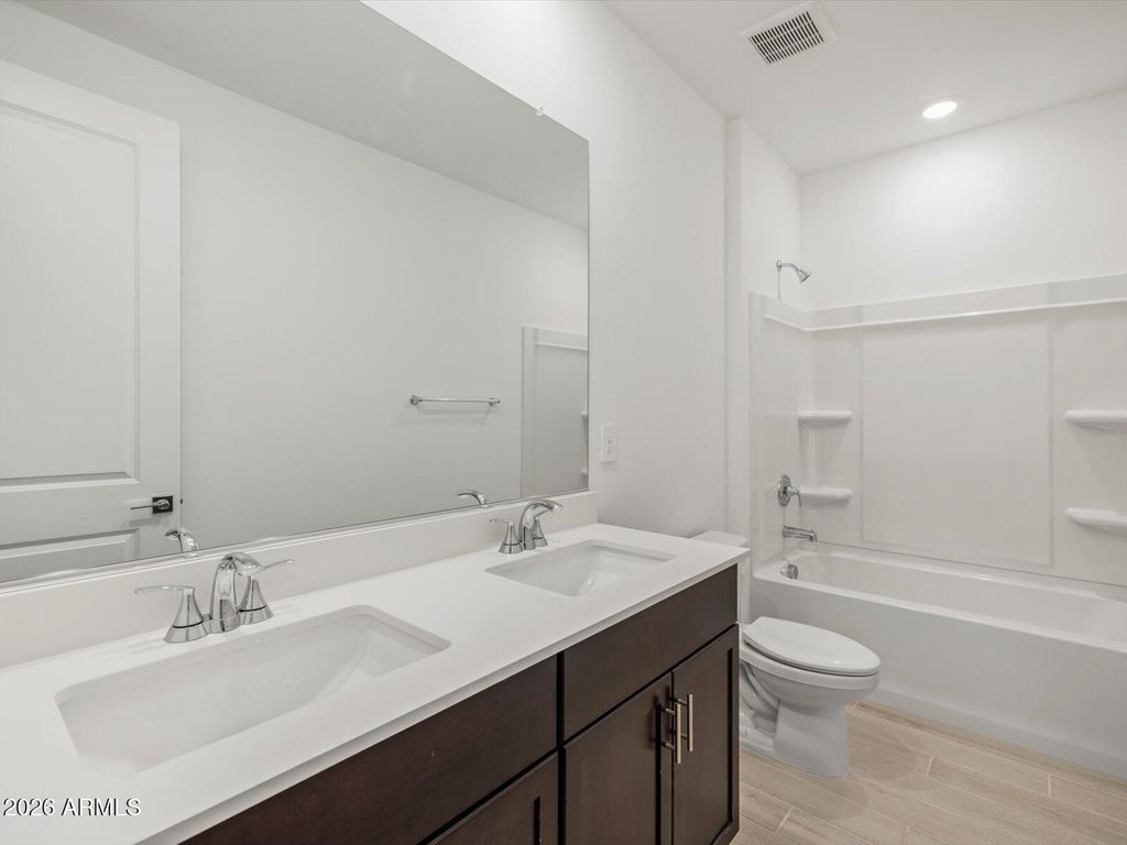 Image 6 of property listing at 17716 W ILLINI Street, Goodyear, AZ 85338