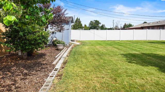 415 E Sylvan Dr., Othello, WA 99344