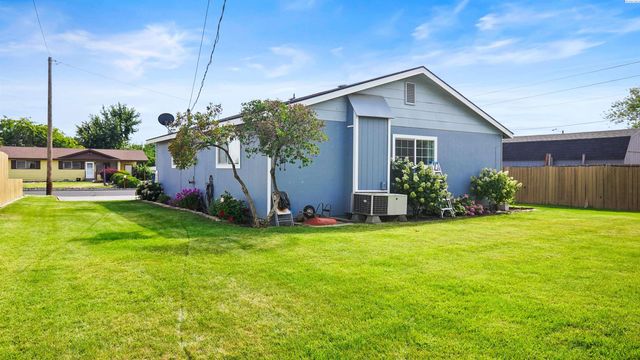 415 E Sylvan Dr., Othello, WA 99344