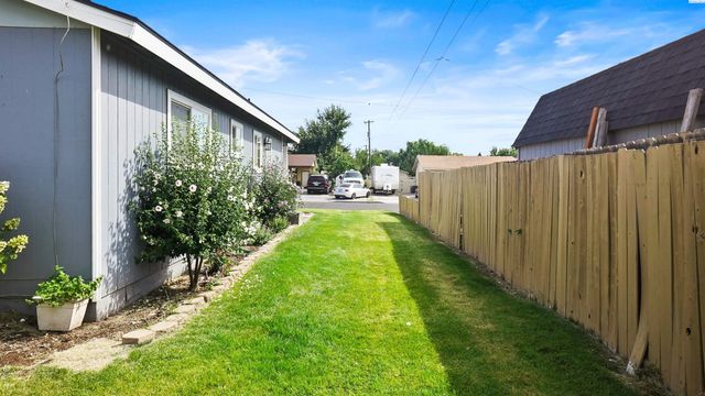 415 E Sylvan Dr., Othello, WA 99344