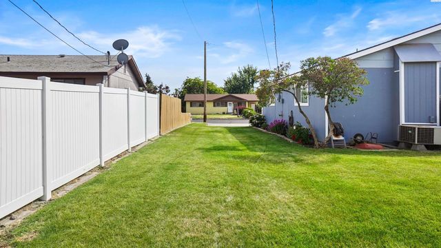 415 E Sylvan Dr., Othello, WA 99344