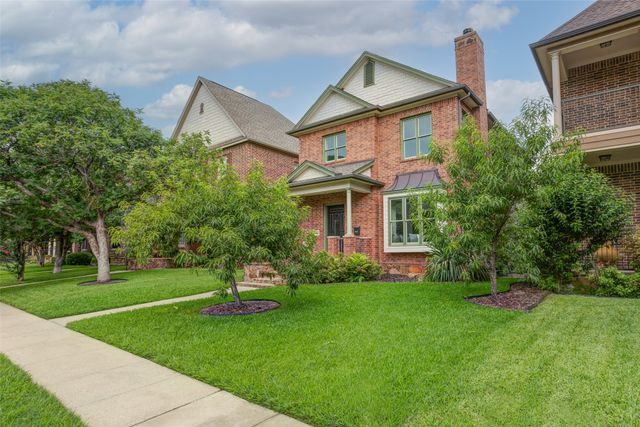 3714 Clarke Avenue, Fort Worth, TX 76107
