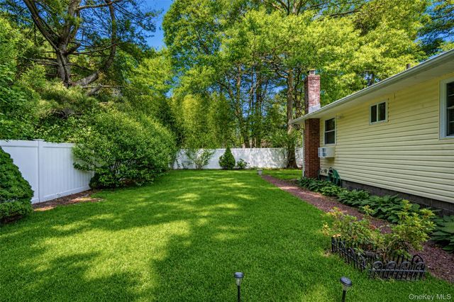 20 Loretta Court, Coram, NY 11727