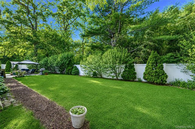 20 Loretta Court, Coram, NY 11727