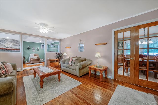 20 Loretta Court, Coram, NY 11727
