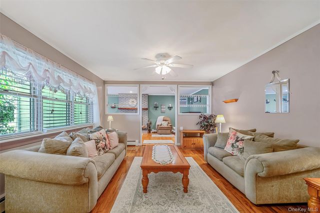 20 Loretta Court, Coram, NY 11727