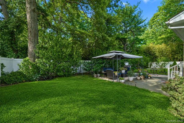 20 Loretta Court, Coram, NY 11727
