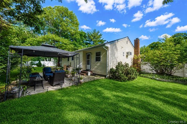 20 Loretta Court, Coram, NY 11727