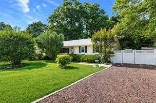 20 Loretta Court, Coram, NY 11727