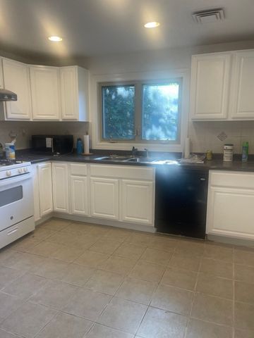 275 Tappan St II, Brookline, MA 02445