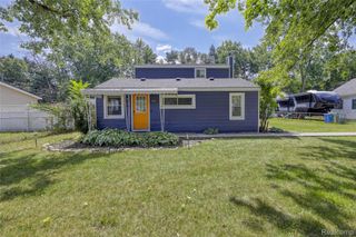 349 W Beechdale Street, Commerce Charter Township, MI 48382