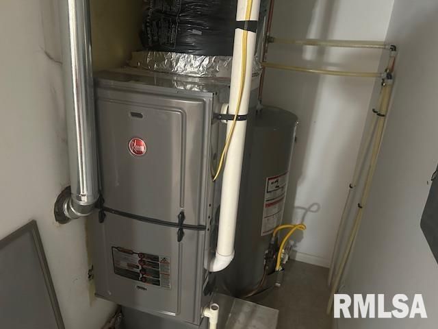 309 N CLAY Street, Taylorville, IL 62568