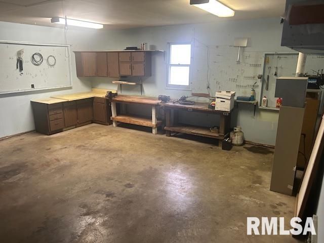 309 N CLAY Street, Taylorville, IL 62568