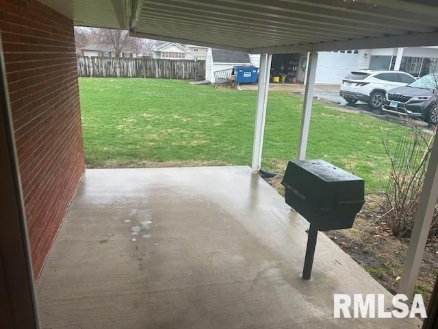 309 N CLAY Street, Taylorville, IL 62568