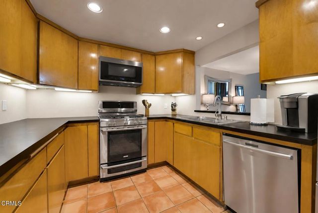 292 San Vincente Circle, Thousand Oaks, CA 91320