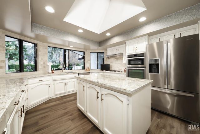 1113 Calle Extrano, Bakersfield, CA 93309