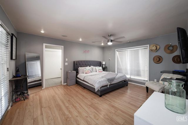 1113 Calle Extrano, Bakersfield, CA 93309