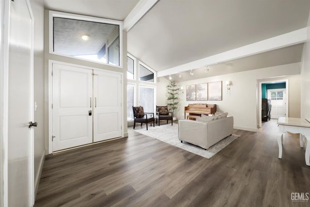 1113 Calle Extrano, Bakersfield, CA 93309