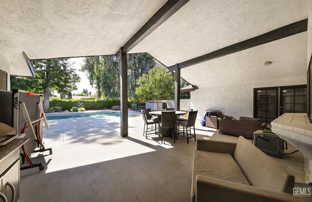 1113 Calle Extrano, Bakersfield, CA 93309