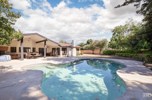 1113 Calle Extrano, Bakersfield, CA 93309