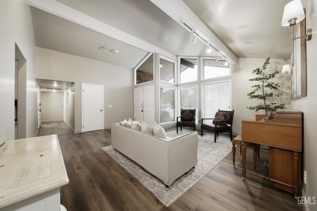 1113 Calle Extrano, Bakersfield, CA 93309