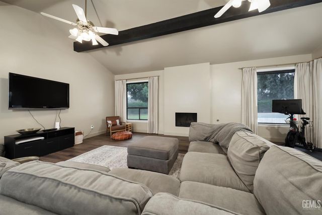 1113 Calle Extrano, Bakersfield, CA 93309