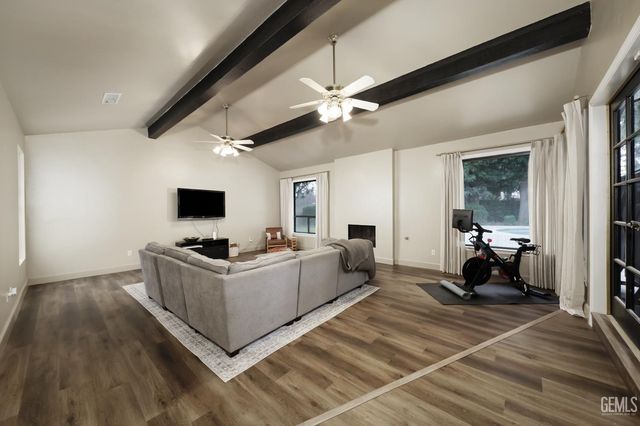 1113 Calle Extrano, Bakersfield, CA 93309