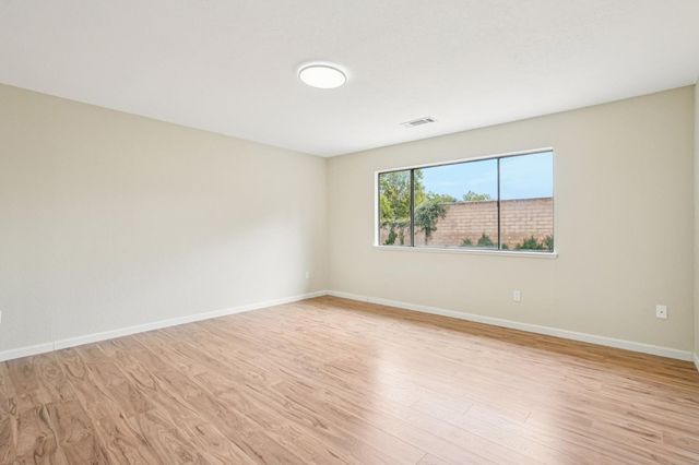 8770 Superb Cir, Elk Grove, CA 95624