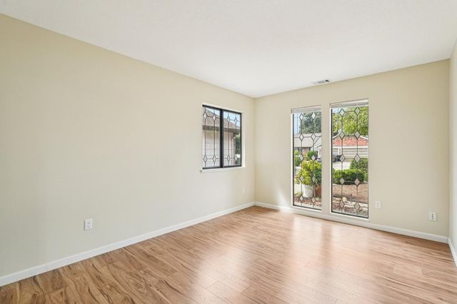 8770 Superb Cir, Elk Grove, CA 95624