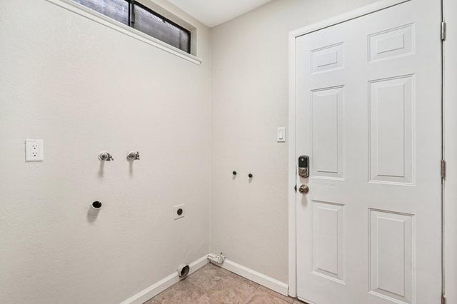 8770 Superb Cir, Elk Grove, CA 95624