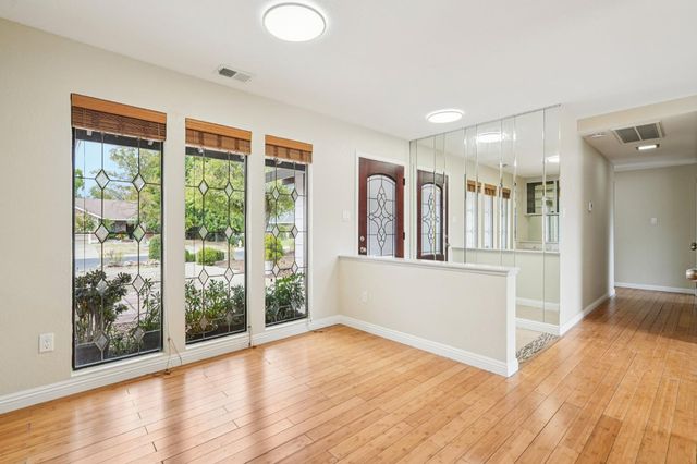 8770 Superb Cir, Elk Grove, CA 95624