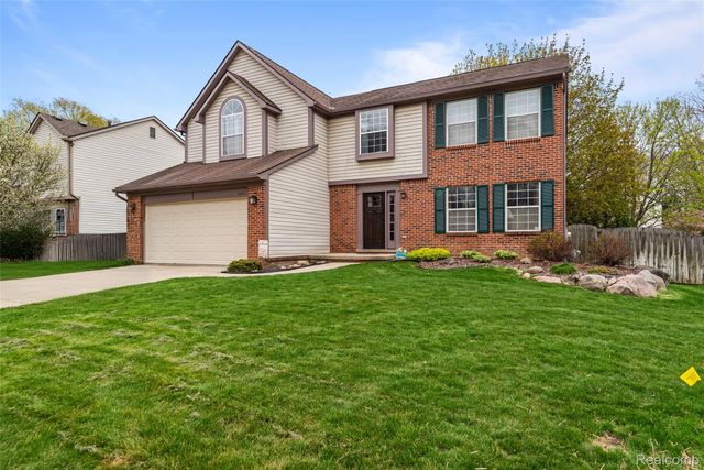 4325 Heatherstone Drive, Waterford Charter Township, MI 48329