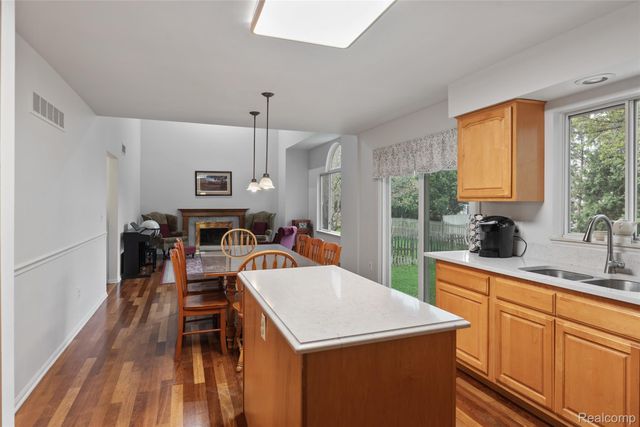 4325 Heatherstone Drive, Waterford Charter Township, MI 48329