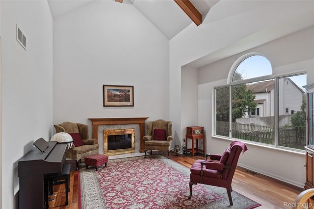 4325 Heatherstone Drive, Waterford Charter Township, MI 48329