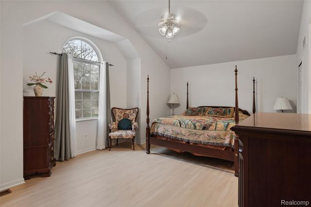 4325 Heatherstone Drive, Waterford Charter Township, MI 48329
