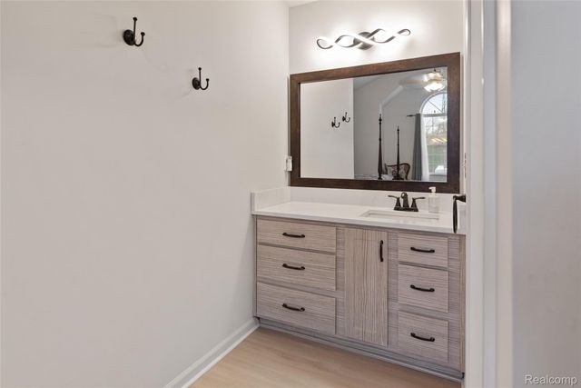 4325 Heatherstone Drive, Waterford Charter Township, MI 48329