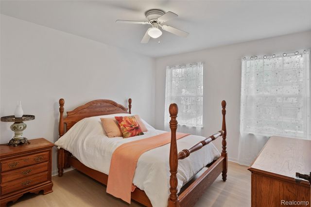4325 Heatherstone Drive, Waterford Charter Township, MI 48329