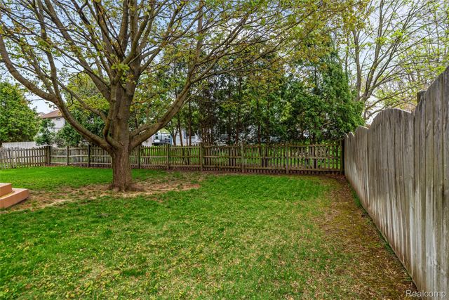4325 Heatherstone Drive, Waterford Charter Township, MI 48329