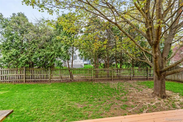 4325 Heatherstone Drive, Waterford Charter Township, MI 48329